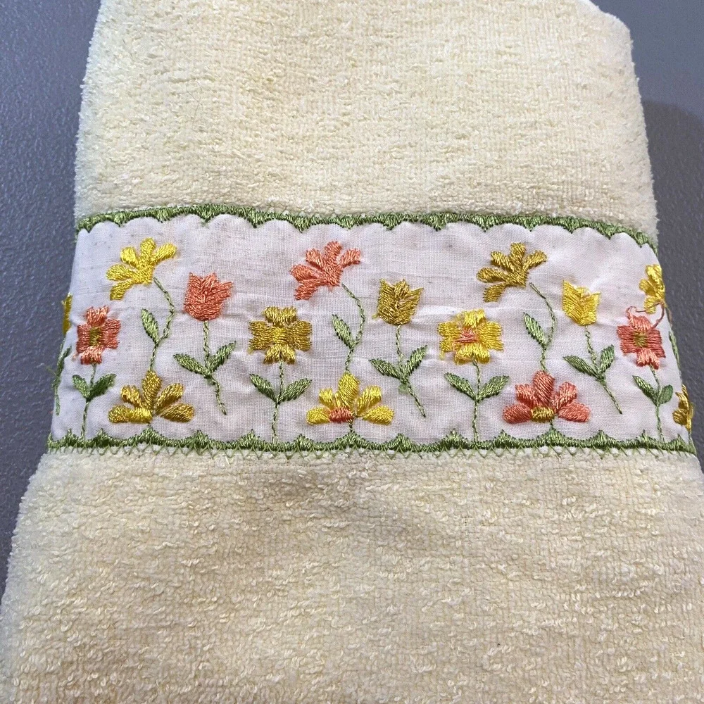 Vtg Cannon Gold Label Yellow Bath Hand Towels Set Embroidered Flowers Gold Label